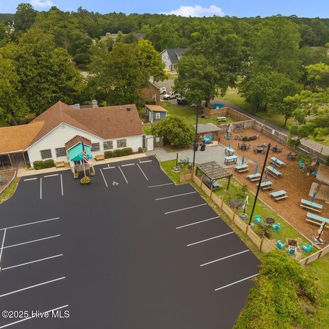90 E Singing Avenue, Hampstead, NC 28443