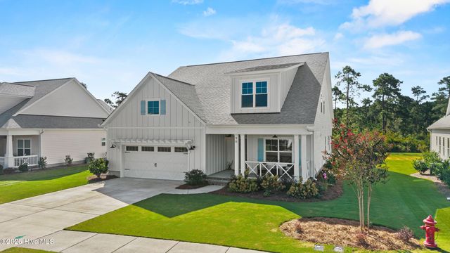 90 E Singing Avenue, Hampstead, NC 28443