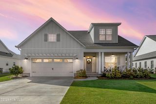 90 E Singing Avenue, Hampstead, NC 28443