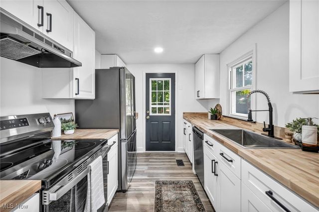 8210 Maple Avenue, Garrettsville, OH 44231