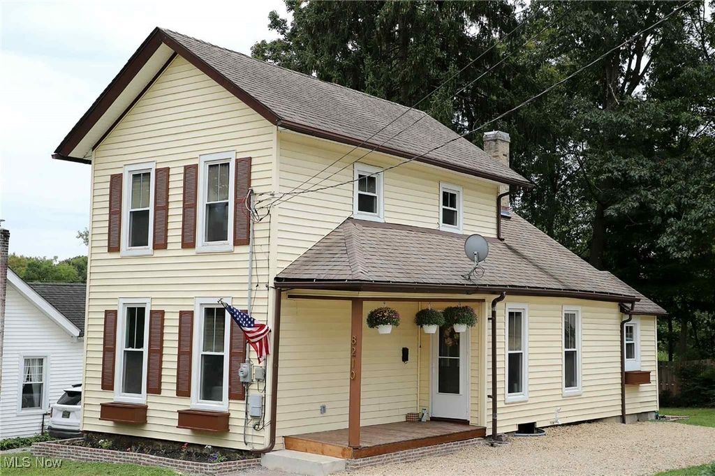 8210 Maple Avenue, Garrettsville, OH 44231