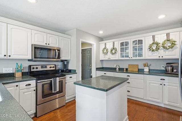 808 Pine Valley Drive, Bowling Green, OH 43402