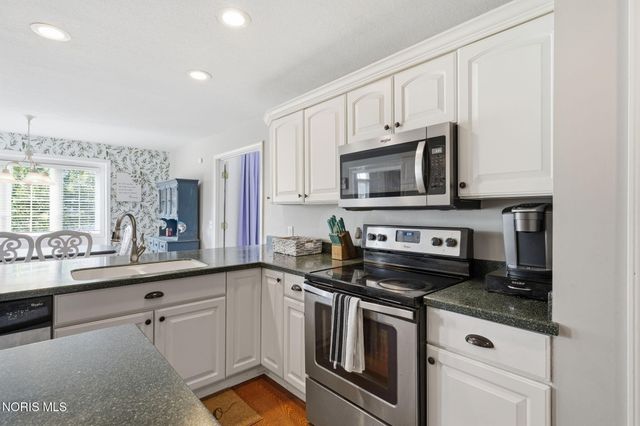 808 Pine Valley Drive, Bowling Green, OH 43402