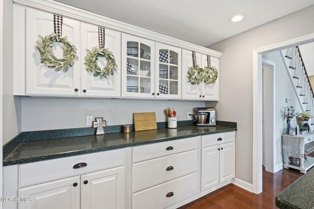 808 Pine Valley Drive, Bowling Green, OH 43402