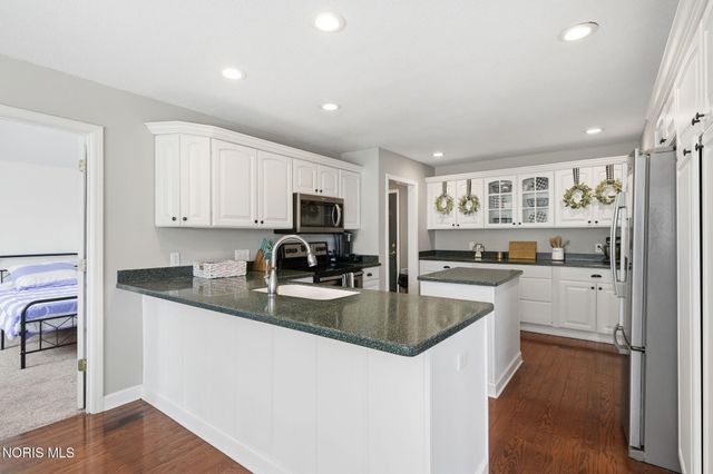 808 Pine Valley Drive, Bowling Green, OH 43402