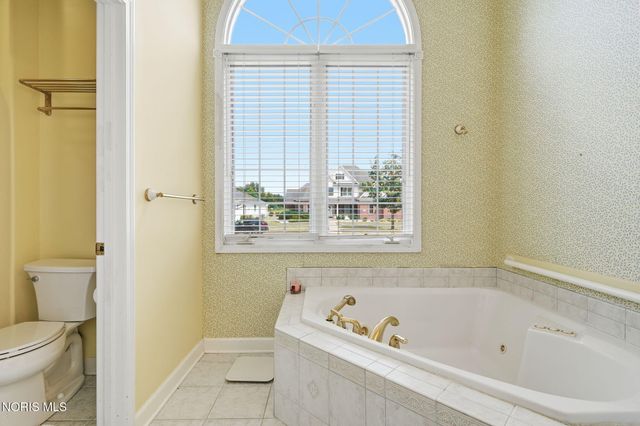 808 Pine Valley Drive, Bowling Green, OH 43402