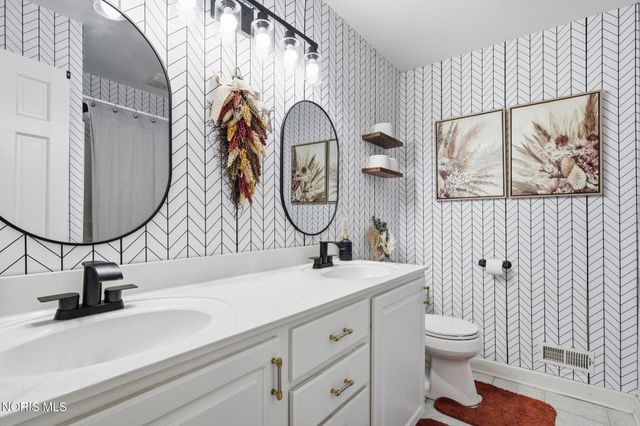 808 Pine Valley Drive, Bowling Green, OH 43402