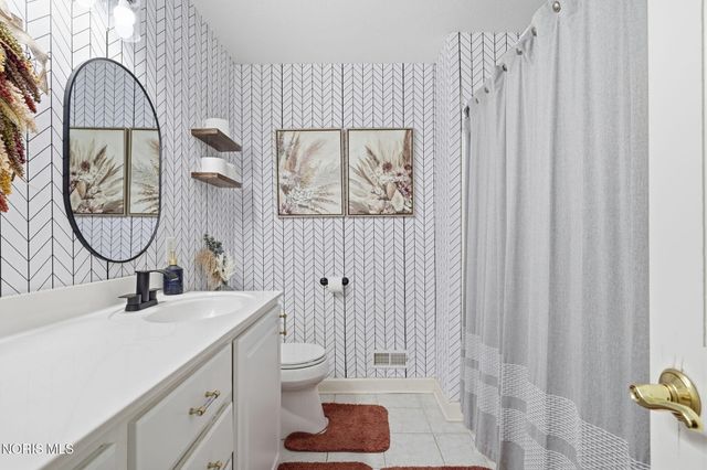 808 Pine Valley Drive, Bowling Green, OH 43402