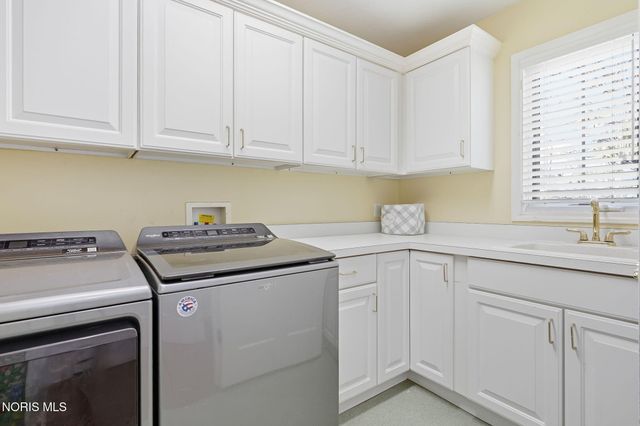 808 Pine Valley Drive, Bowling Green, OH 43402