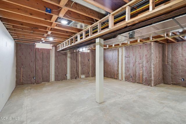 808 Pine Valley Drive, Bowling Green, OH 43402