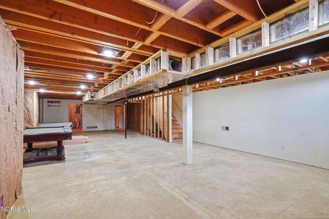 808 Pine Valley Drive, Bowling Green, OH 43402