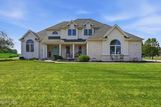 808 Pine Valley Drive, Bowling Green, OH 43402