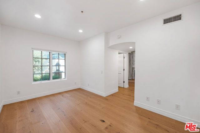 851 N San Vicente Boulevard 117, West Hollywood, CA 90069