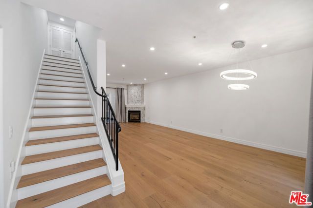 851 N San Vicente Boulevard 117, West Hollywood, CA 90069