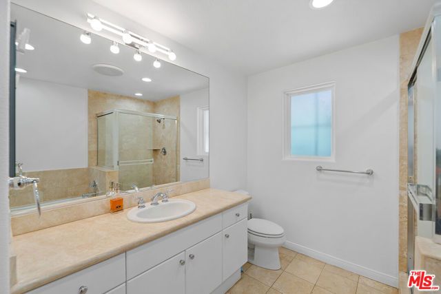 851 N San Vicente Boulevard 117, West Hollywood, CA 90069