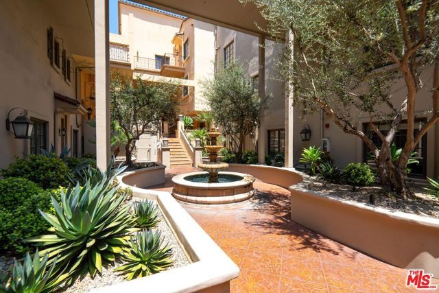 851 N San Vicente Boulevard 117, West Hollywood, CA 90069