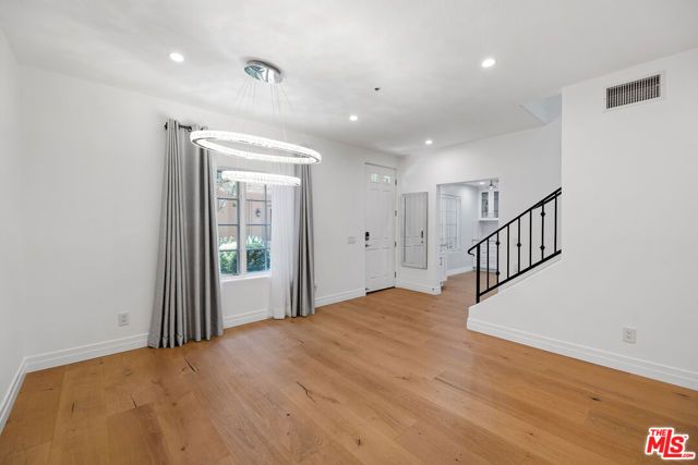 851 N San Vicente Boulevard 117, West Hollywood, CA 90069