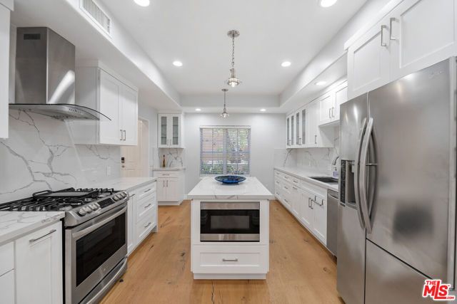851 N San Vicente Boulevard 117, West Hollywood, CA 90069
