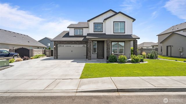 8215 Cardinal Peak St, West Richland, WA 99353