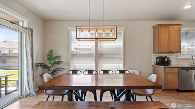 8215 Cardinal Peak St, West Richland, WA 99353