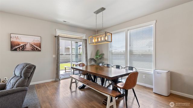 8215 Cardinal Peak St, West Richland, WA 99353