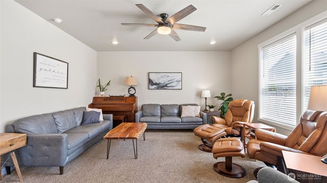 8215 Cardinal Peak St, West Richland, WA 99353