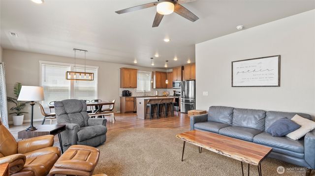 8215 Cardinal Peak St, West Richland, WA 99353