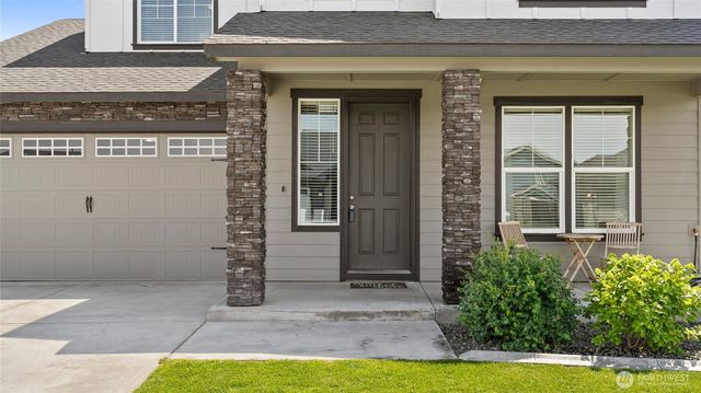 8215 Cardinal Peak St, West Richland, WA 99353