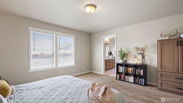 8215 Cardinal Peak St, West Richland, WA 99353