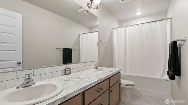 8215 Cardinal Peak St, West Richland, WA 99353