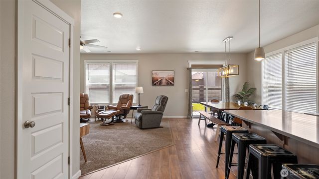 8215 Cardinal Peak St, West Richland, WA 99353