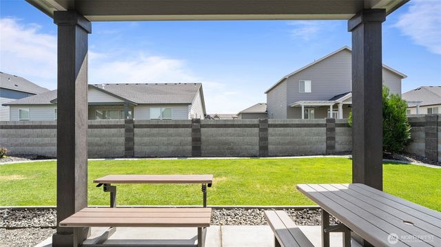 8215 Cardinal Peak St, West Richland, WA 99353