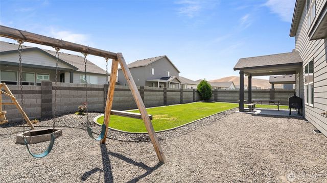 8215 Cardinal Peak St, West Richland, WA 99353