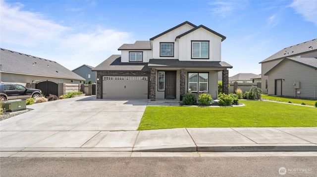 8215 Cardinal Peak St, West Richland, WA 99353