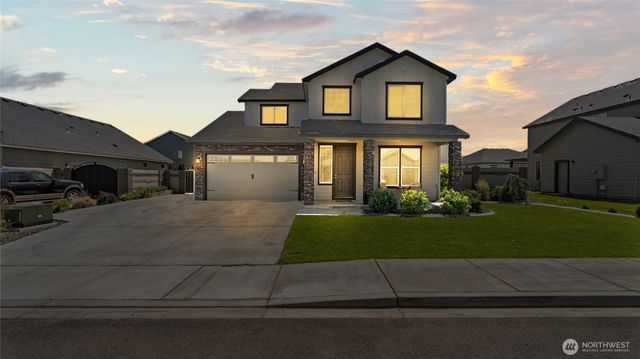 8215 Cardinal Peak St, West Richland, WA 99353