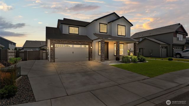 8215 Cardinal Peak St, West Richland, WA 99353