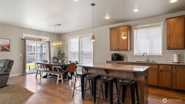 8215 Cardinal Peak St, West Richland, WA 99353