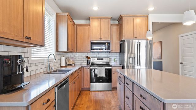 8215 Cardinal Peak St, West Richland, WA 99353