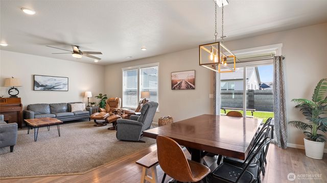 8215 Cardinal Peak St, West Richland, WA 99353