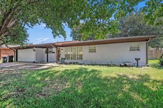 5725 Waltham Avenue, Fort Worth, TX 76133