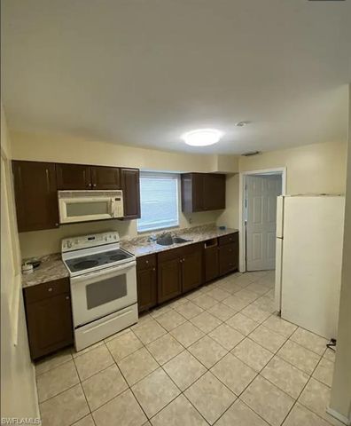 2985 Saint Charles ST, Fort Myers, FL 33916