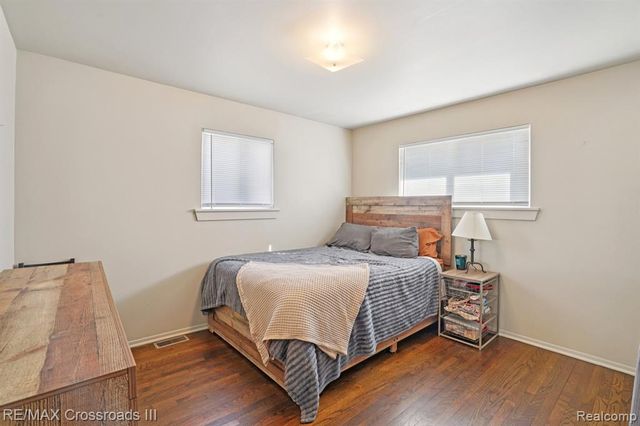 5578 Grindley Park Street, Dearborn Heights, MI 48125