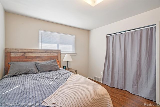 5578 Grindley Park Street, Dearborn Heights, MI 48125