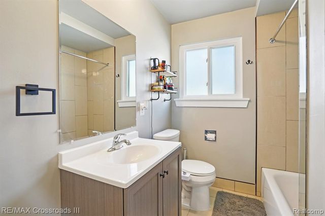 5578 Grindley Park Street, Dearborn Heights, MI 48125