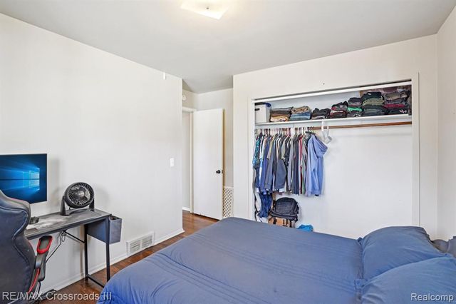 5578 Grindley Park Street, Dearborn Heights, MI 48125