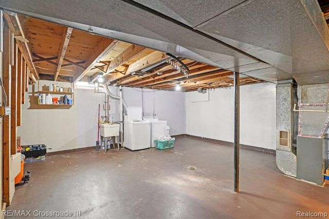 5578 Grindley Park Street, Dearborn Heights, MI 48125