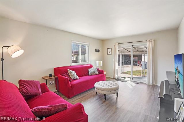 5578 Grindley Park Street, Dearborn Heights, MI 48125