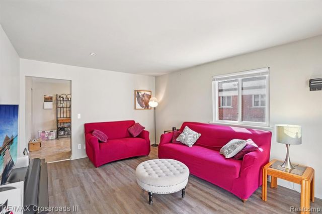 5578 Grindley Park Street, Dearborn Heights, MI 48125