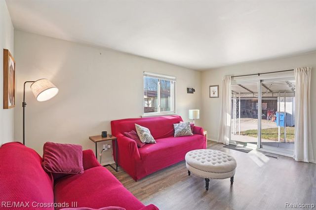 5578 Grindley Park Street, Dearborn Heights, MI 48125