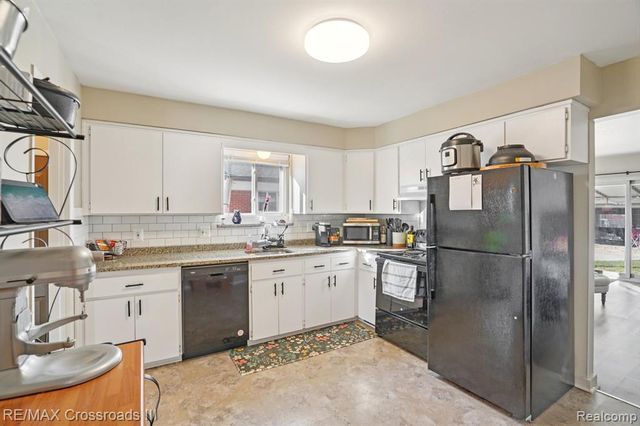 5578 Grindley Park Street, Dearborn Heights, MI 48125